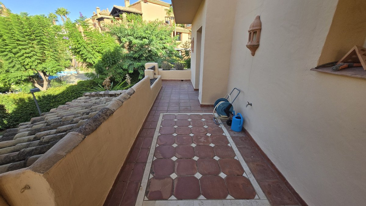 2 Bed Middle Floor Apartment in The Golden Mile