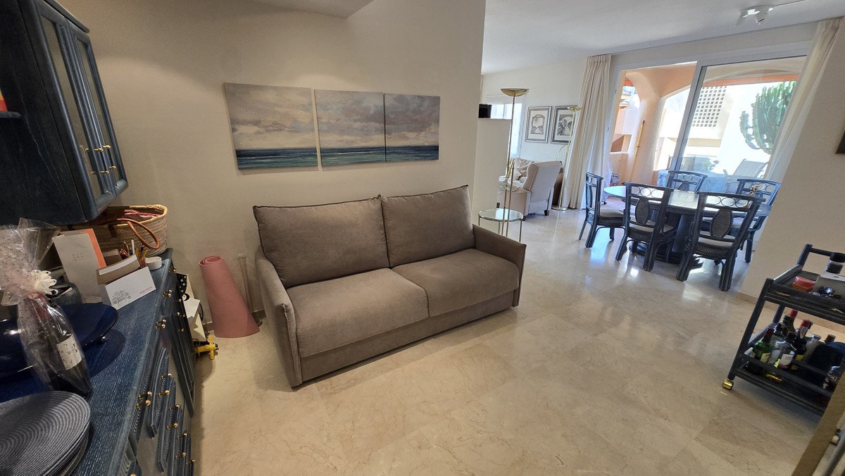 2 Bed Middle Floor Apartment in The Golden Mile