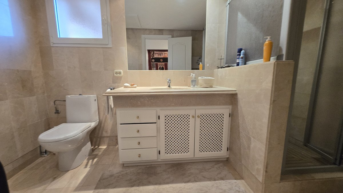 2 Bed Middle Floor Apartment in The Golden Mile
