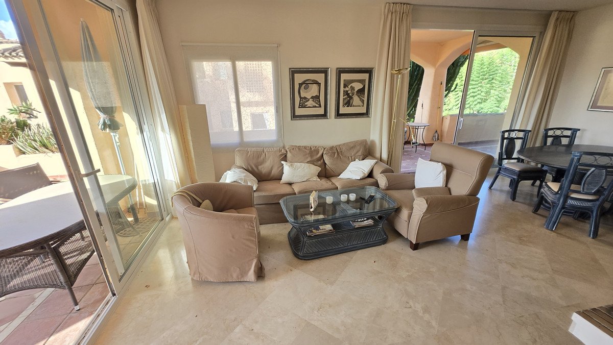 2 Bed Middle Floor Apartment in The Golden Mile