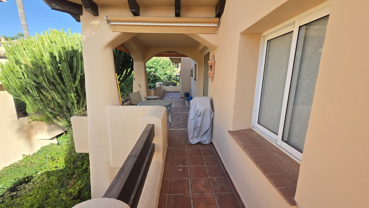 2 Bed Middle Floor Apartment in The Golden Mile
