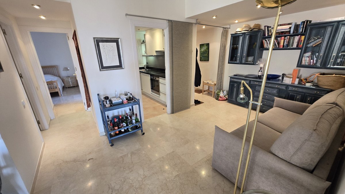 2 Bed Middle Floor Apartment in The Golden Mile
