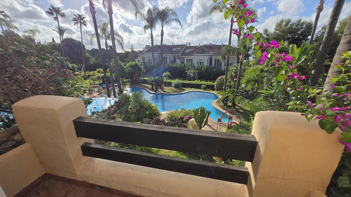 2 Bed Middle Floor Apartment in The Golden Mile