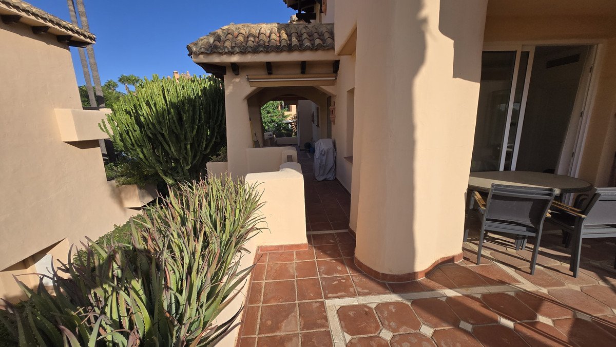 2 Bed Middle Floor Apartment in The Golden Mile