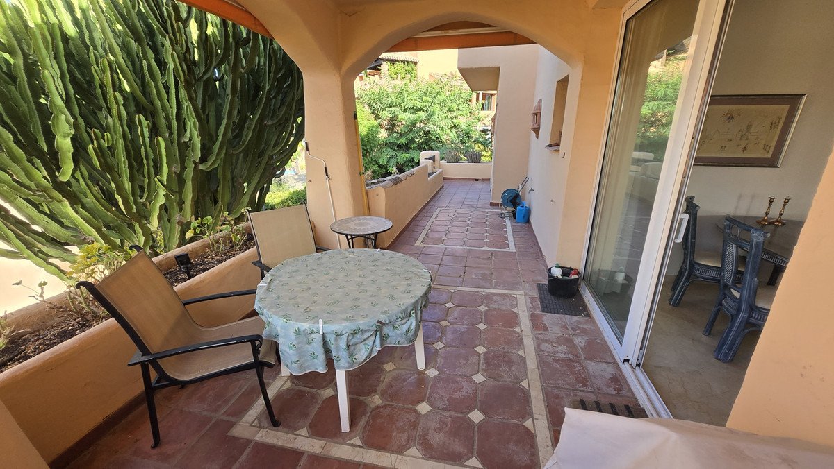 2 Bed Middle Floor Apartment in The Golden Mile