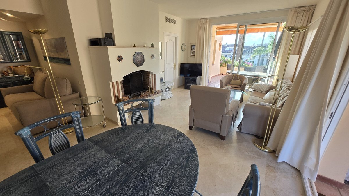 2 Bed Middle Floor Apartment in The Golden Mile