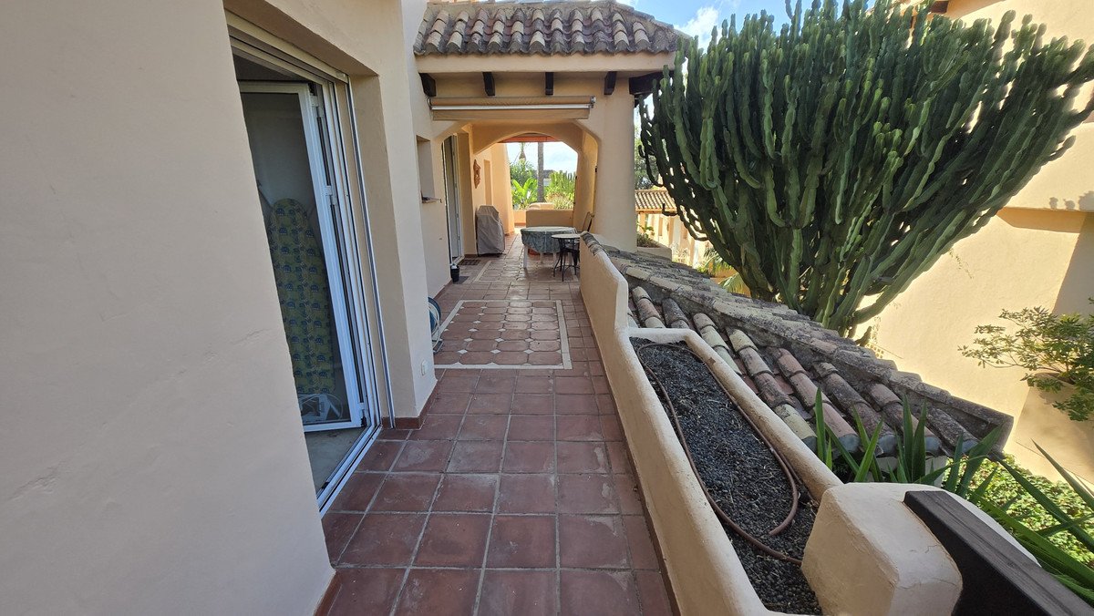 2 Bed Middle Floor Apartment in The Golden Mile