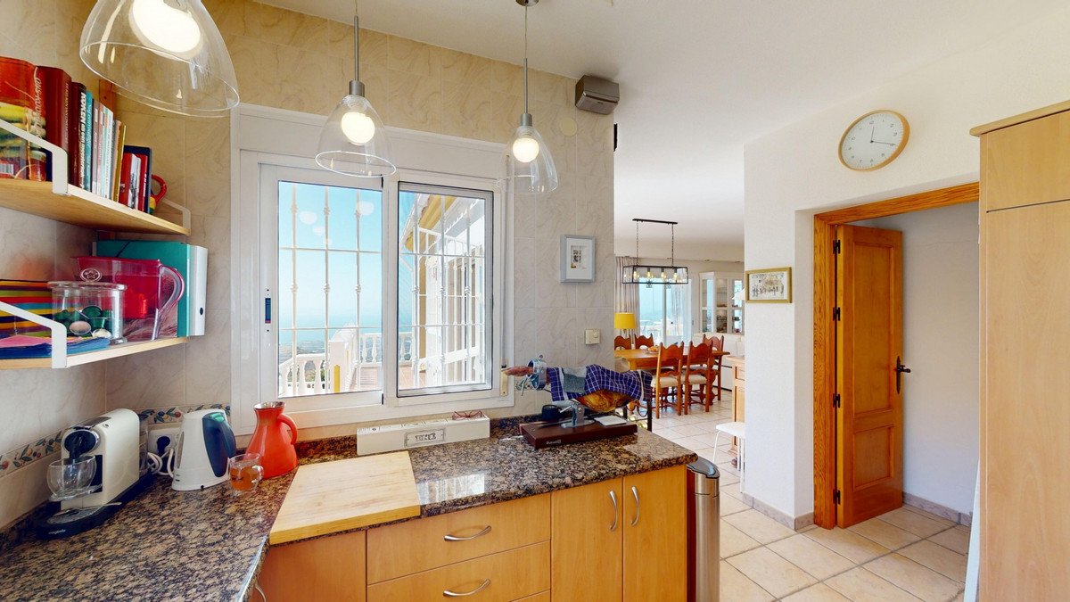 4 Bed Detached Villa in Algarrobo
