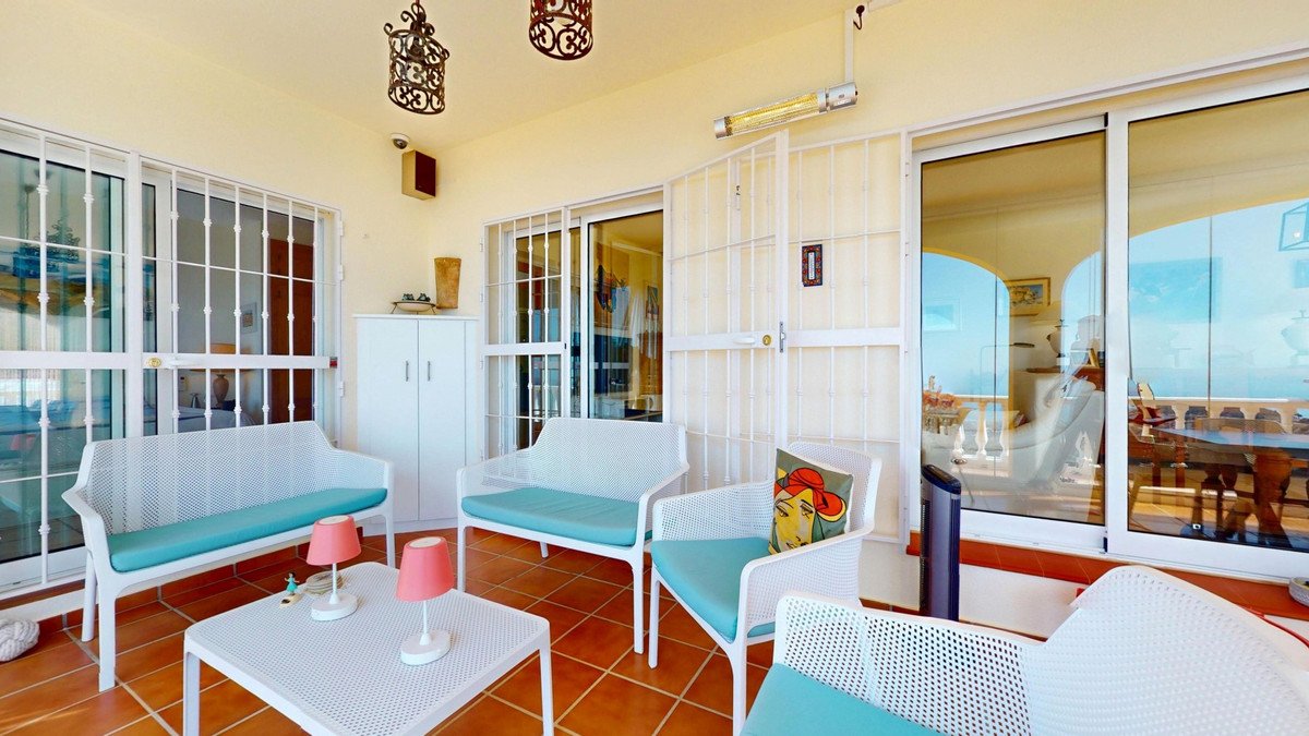 4 Bed Detached Villa in Algarrobo