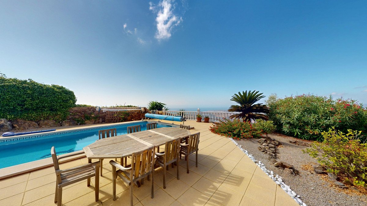 4 Bed Detached Villa in Algarrobo