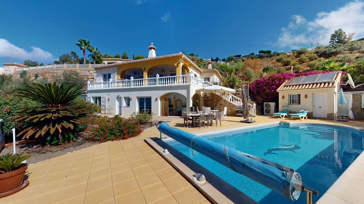 4 Bed Detached Villa in Algarrobo