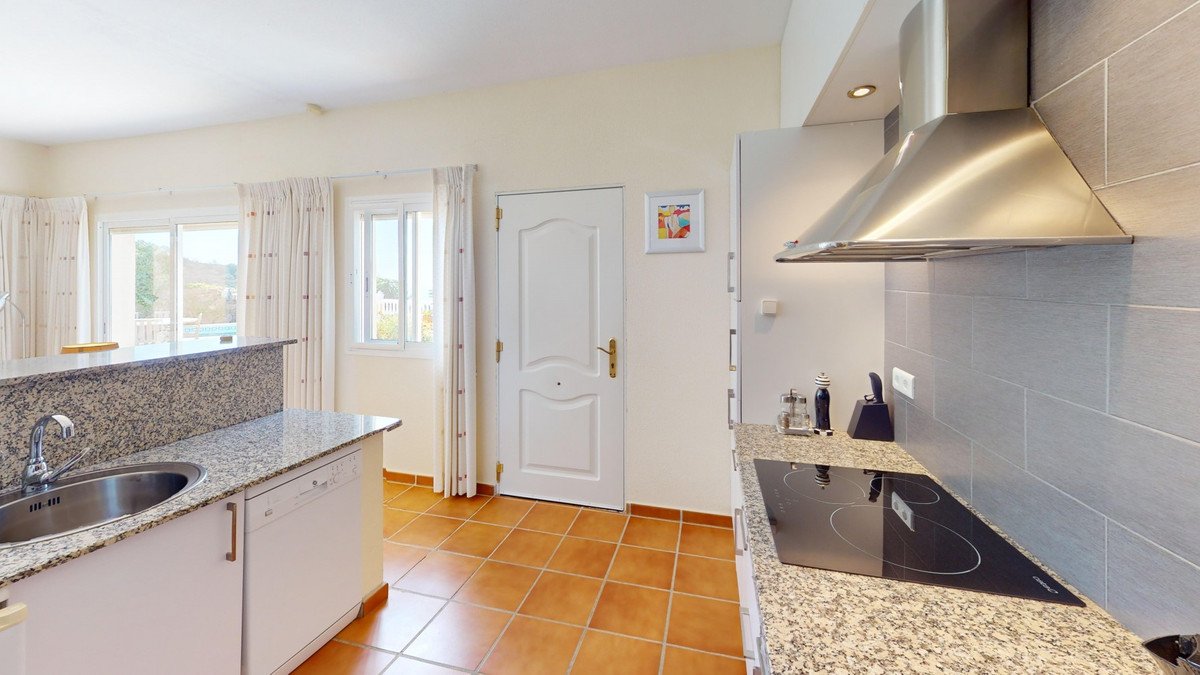 4 Bed Detached Villa in Algarrobo