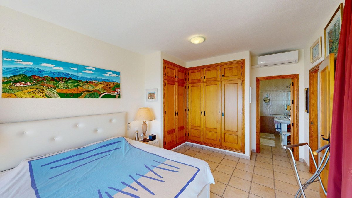 4 Bed Detached Villa in Algarrobo