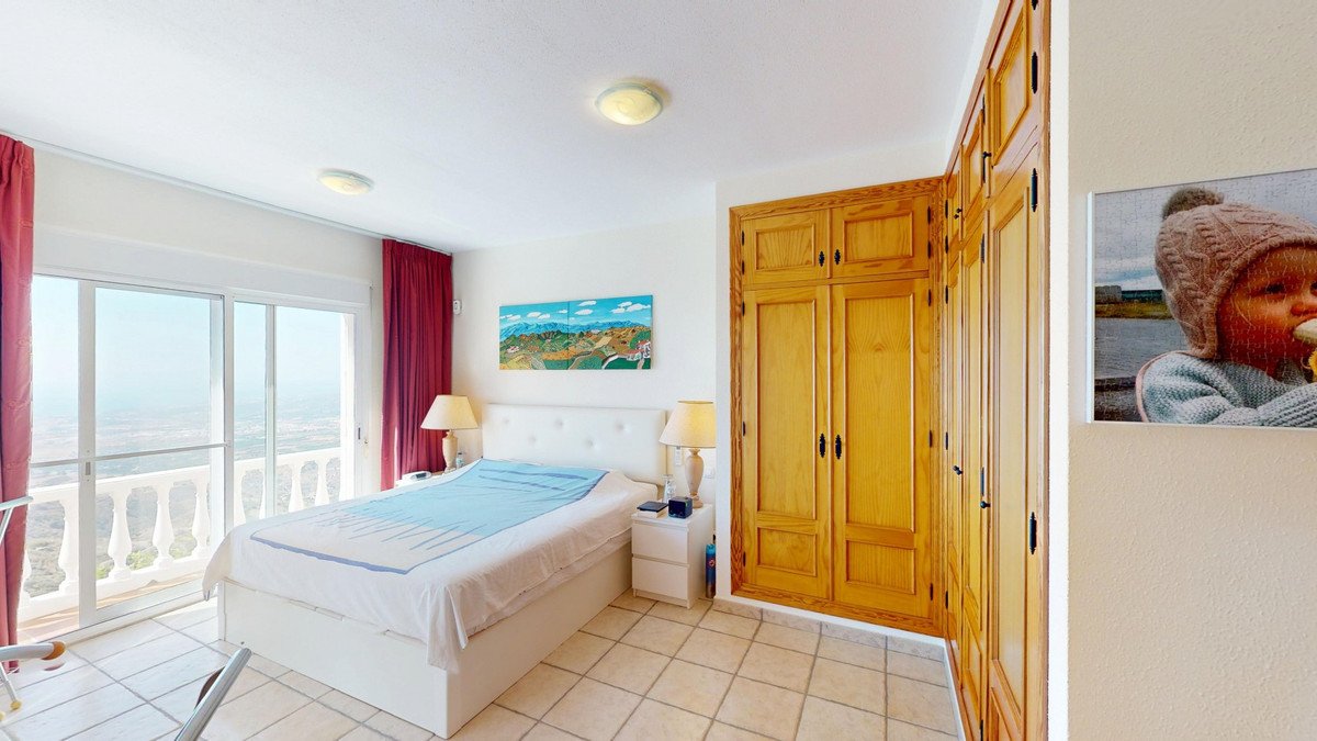 4 Bed Detached Villa in Algarrobo