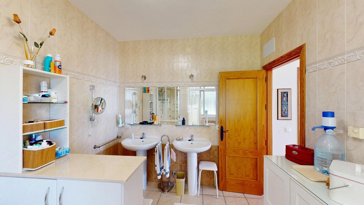 4 Bed Detached Villa in Algarrobo