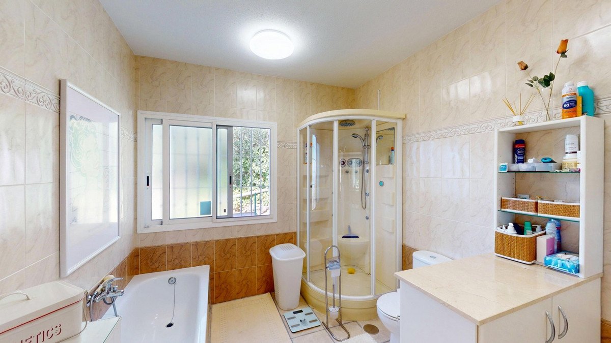 4 Bed Detached Villa in Algarrobo