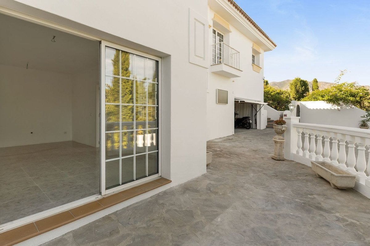 5 Bed Detached Villa in El Hornillo
