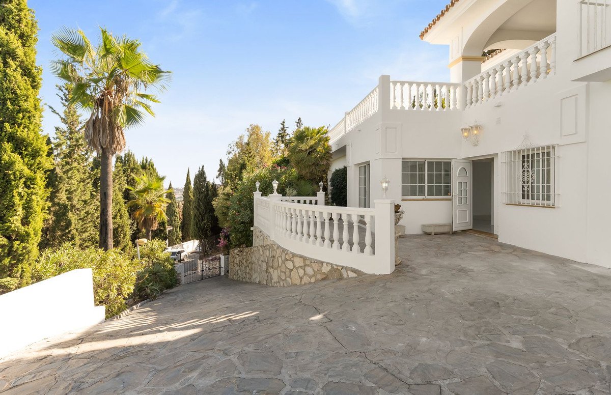 5 Bed Detached Villa in El Hornillo