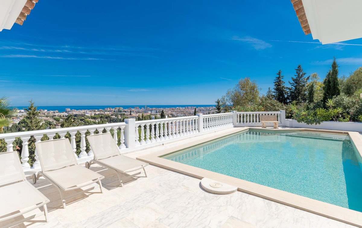 5 Bed Detached Villa in El Hornillo