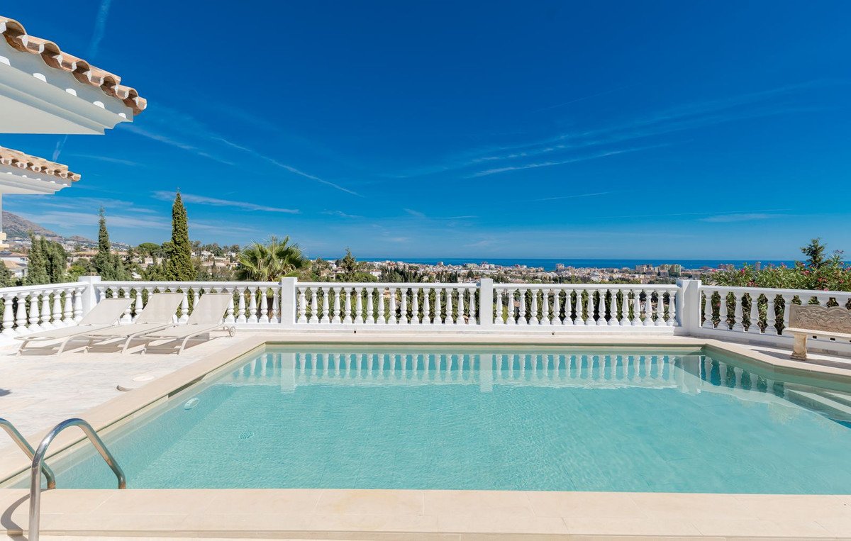 5 Bed Detached Villa in El Hornillo