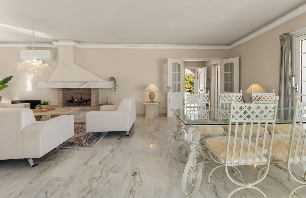 5 Bed Detached Villa in El Hornillo