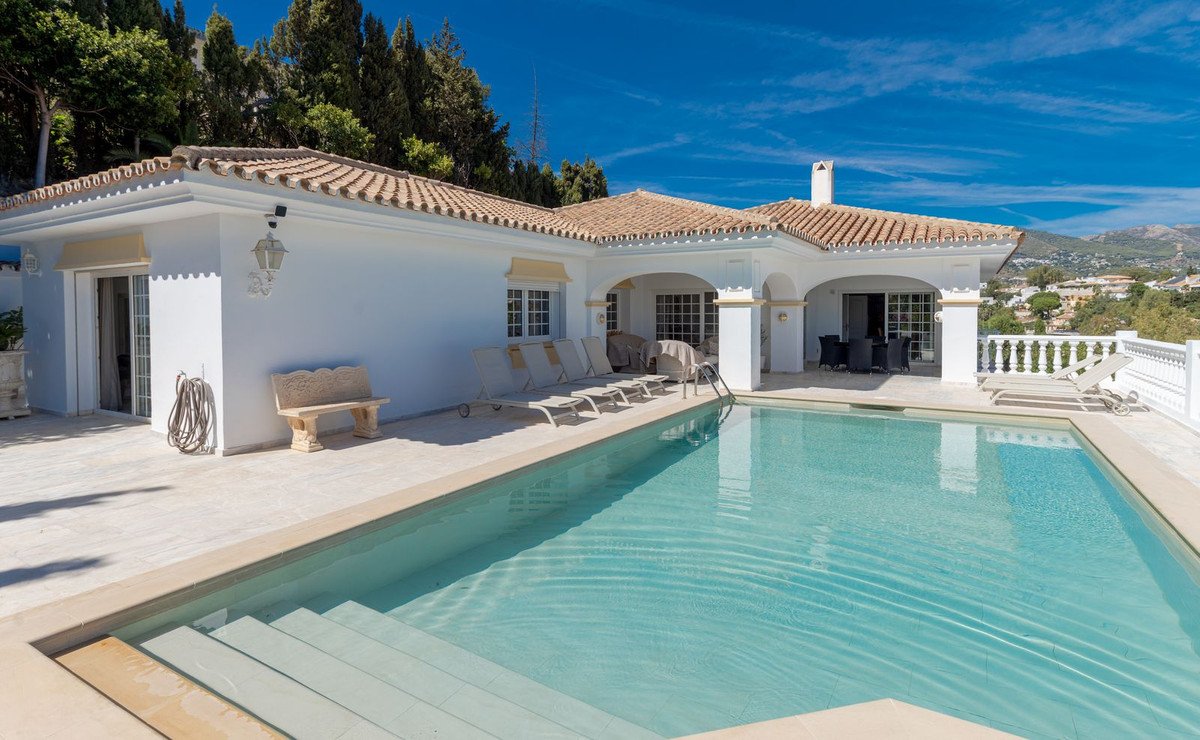 5 Bed Detached Villa in El Hornillo