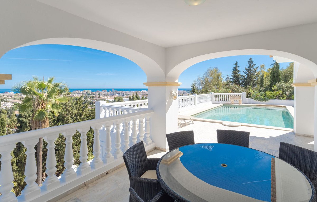 5 Bed Detached Villa in El Hornillo