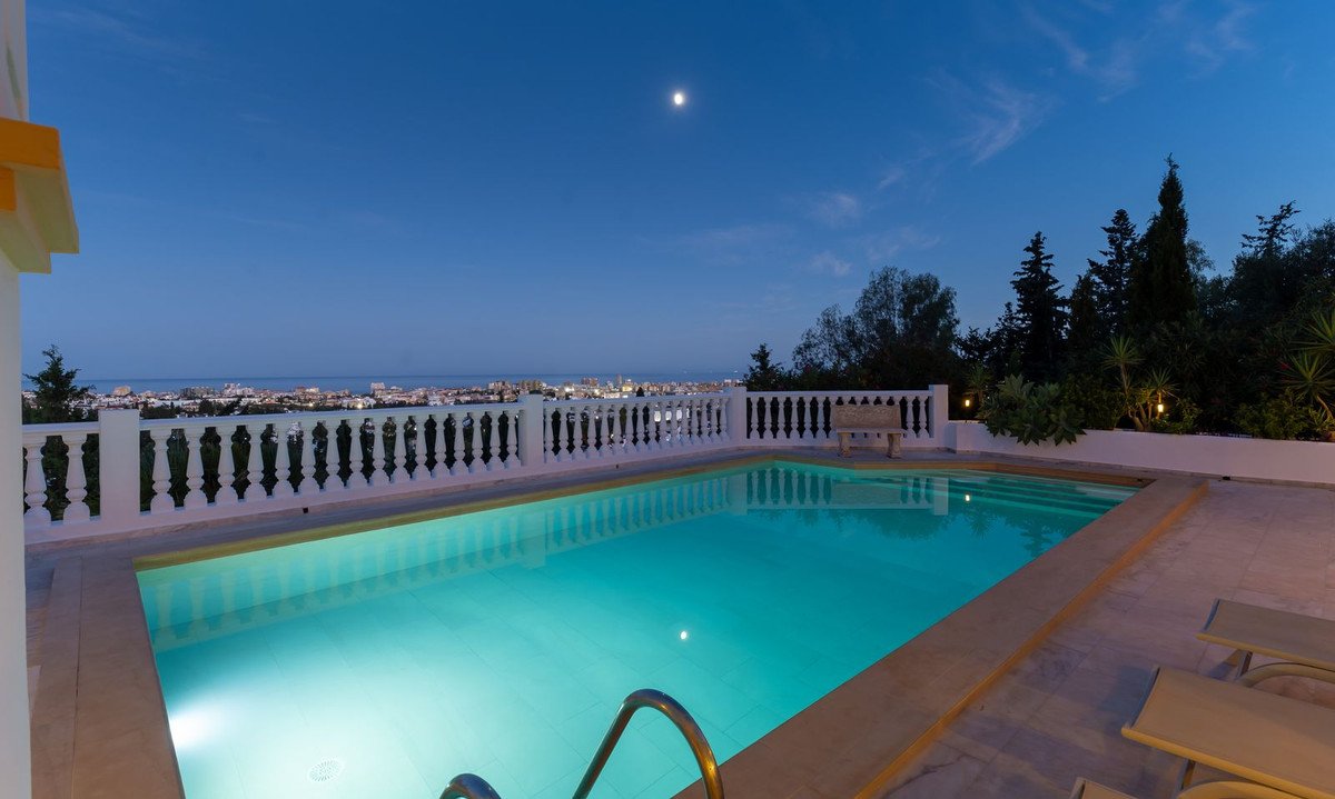 5 Bed Detached Villa in El Hornillo