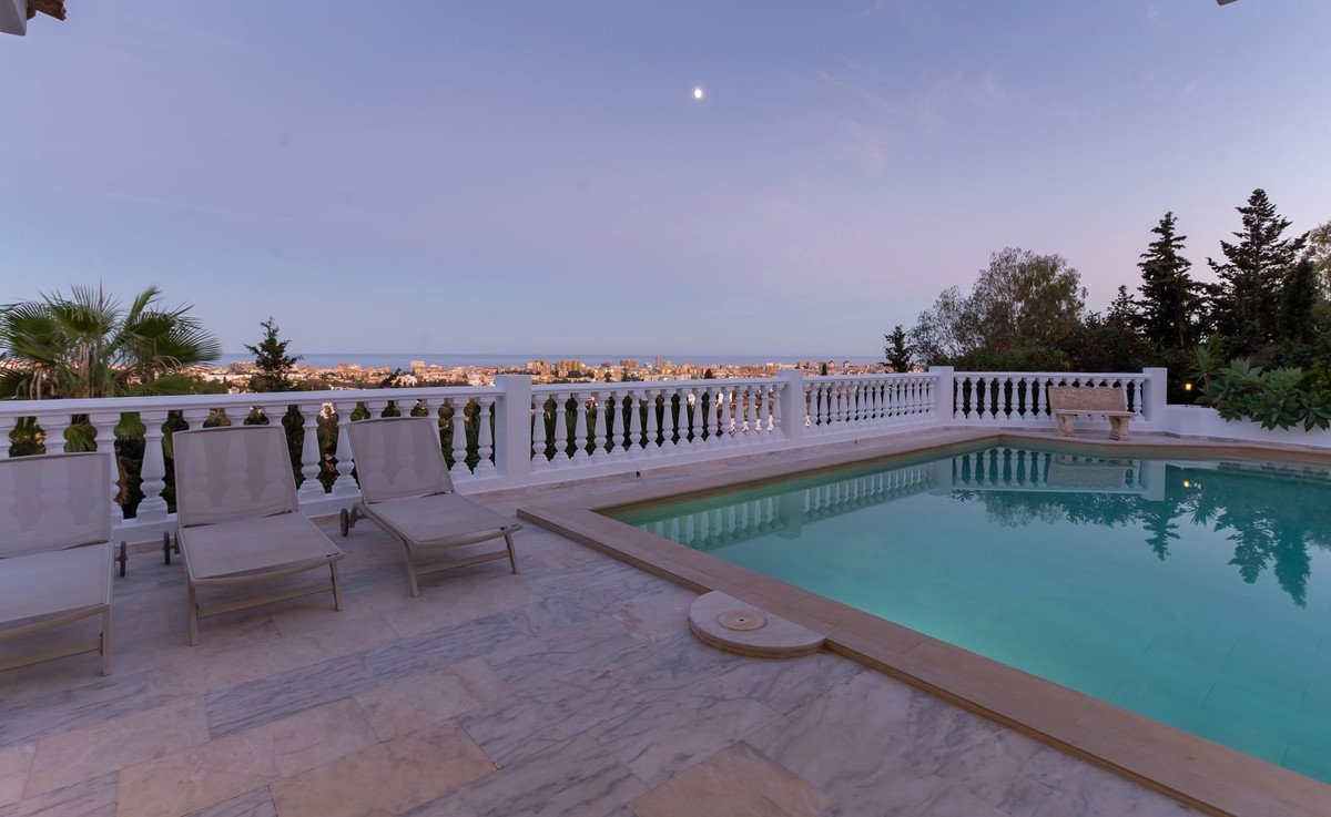 5 Bed Detached Villa in El Hornillo