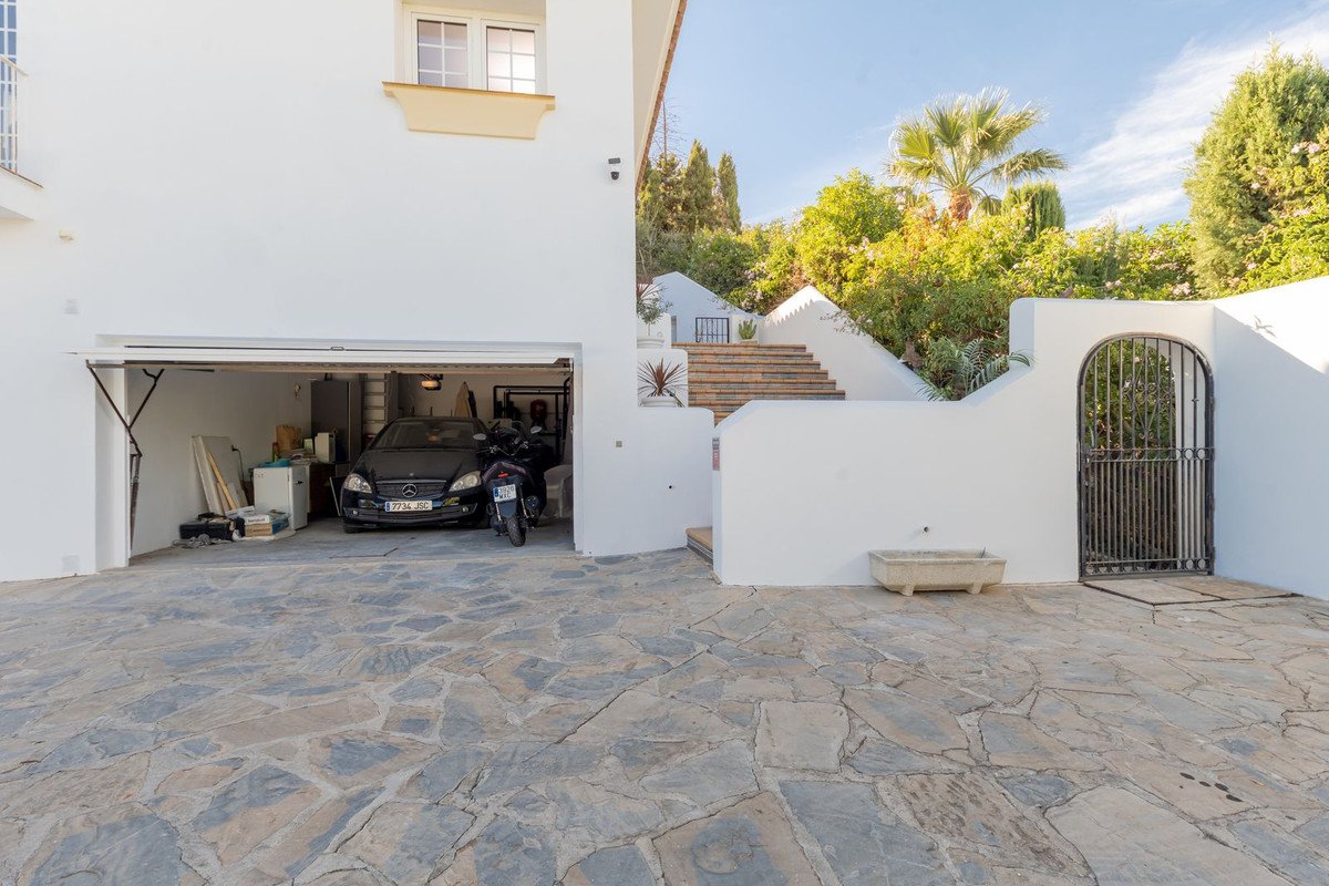 5 Bed Detached Villa in El Hornillo