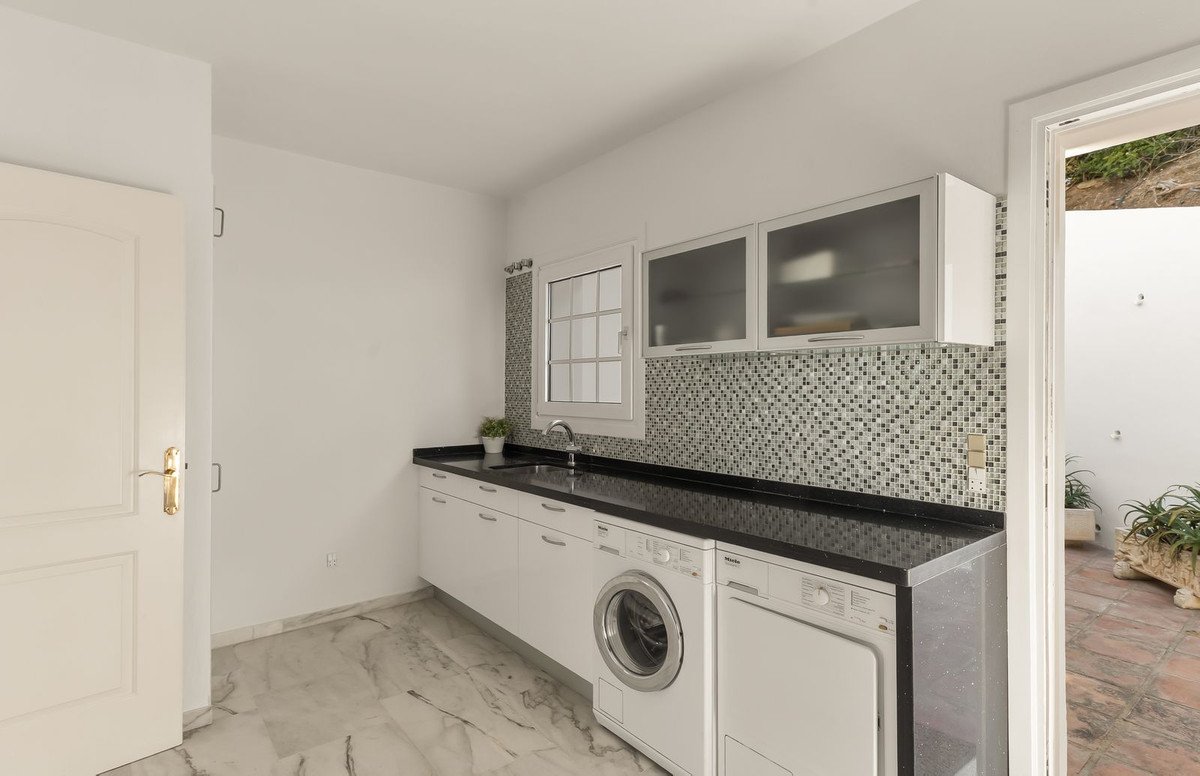 5 Bed Detached Villa in El Hornillo