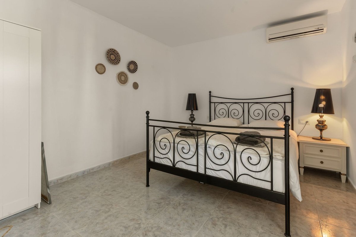 5 Bed Detached Villa in El Hornillo