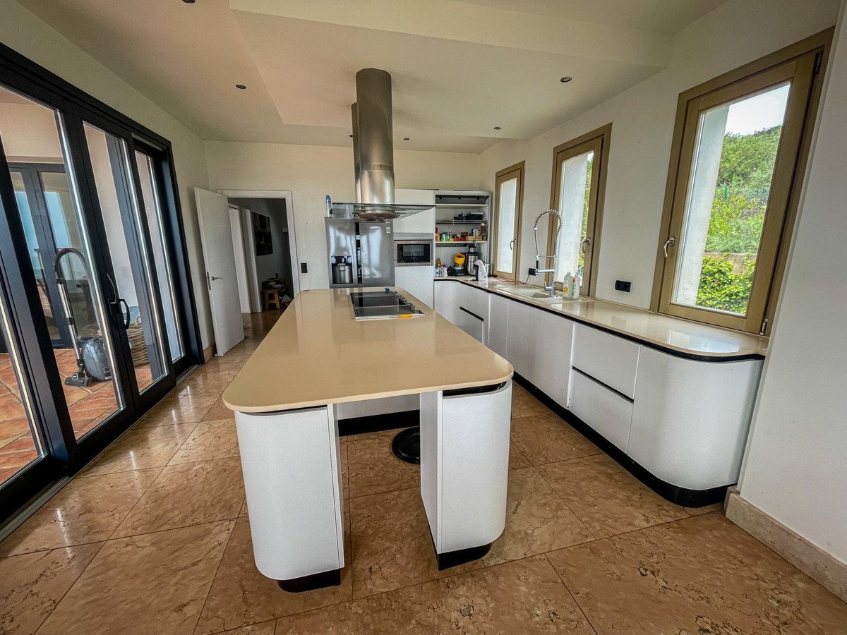 5 Bed Detached Villa in Sotogrande