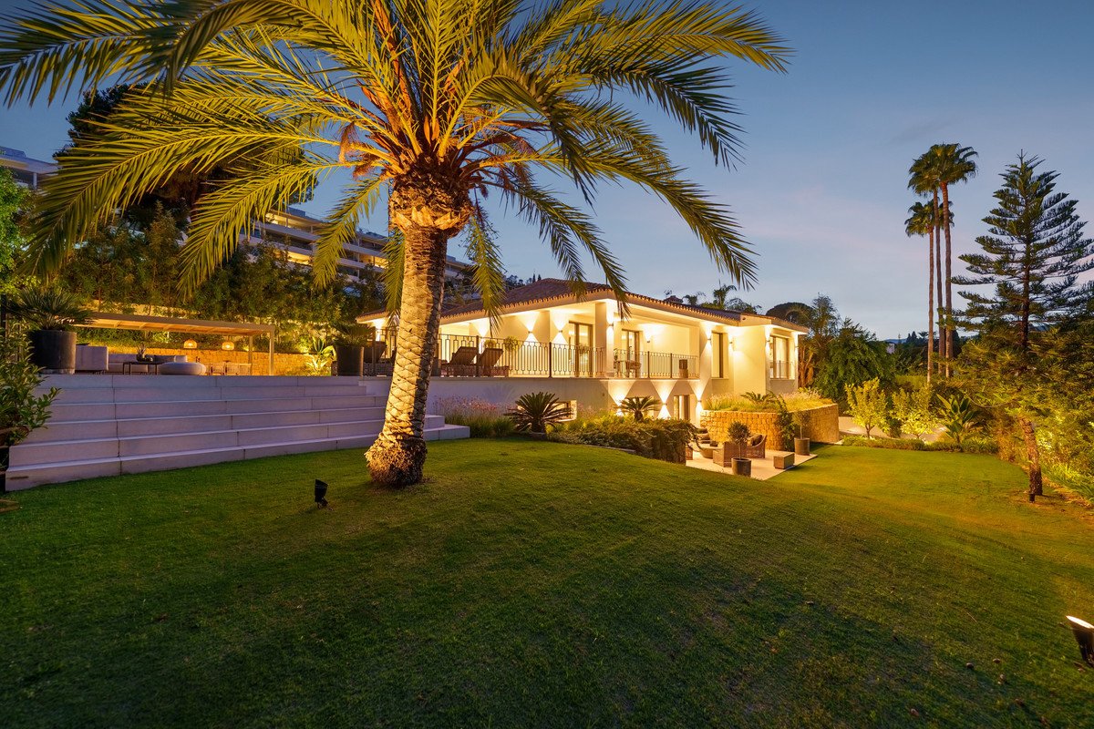 5 Bed Detached Villa in Nueva Andalucía