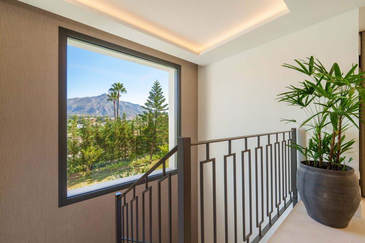 5 Bed Detached Villa in Nueva Andalucía