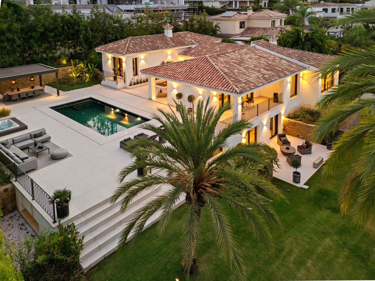 5 Bed Detached Villa in Nueva Andalucía