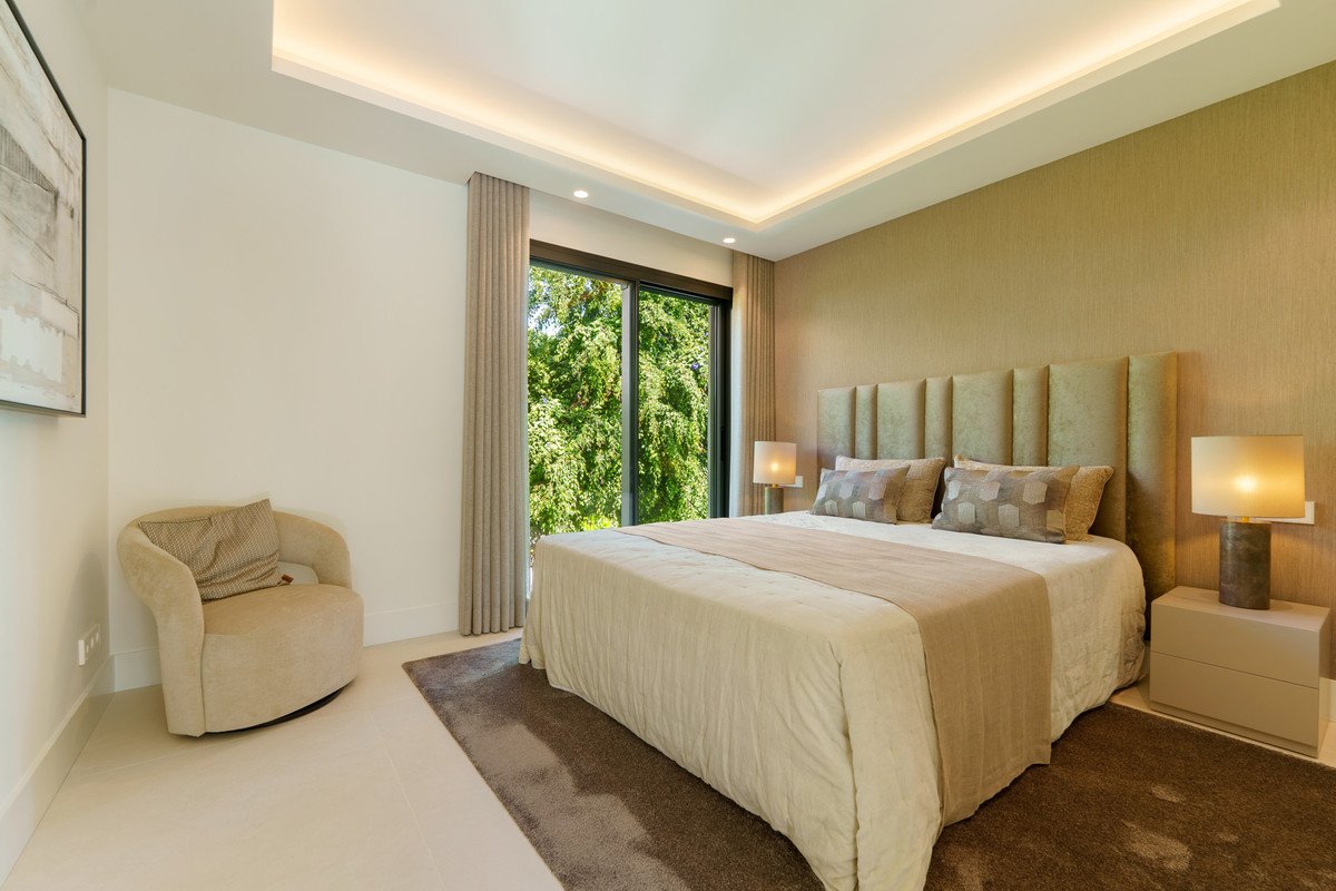 5 Bed Detached Villa in Nueva Andalucía
