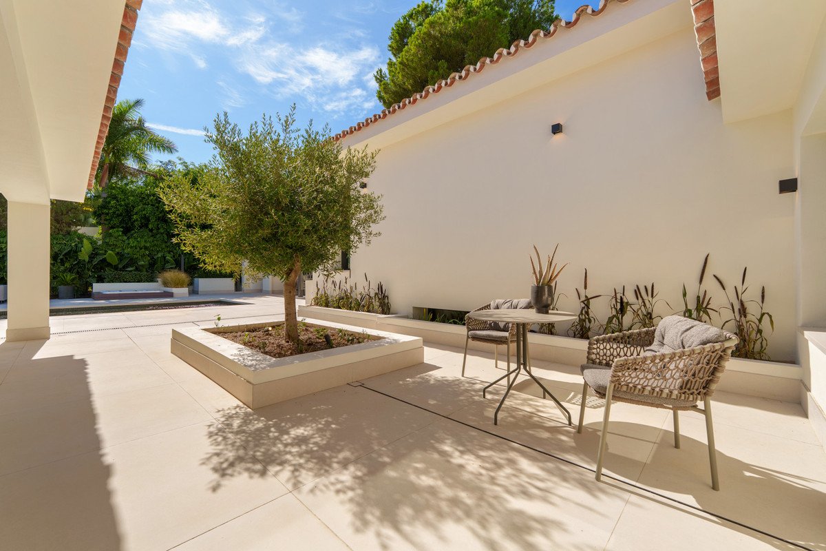 5 Bed Detached Villa in Nueva Andalucía