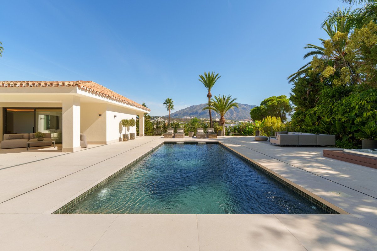 5 Bed Detached Villa in Nueva Andalucía