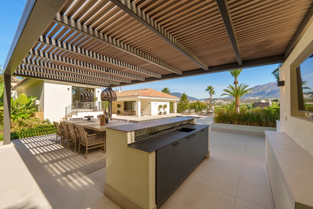 5 Bed Detached Villa in Nueva Andalucía