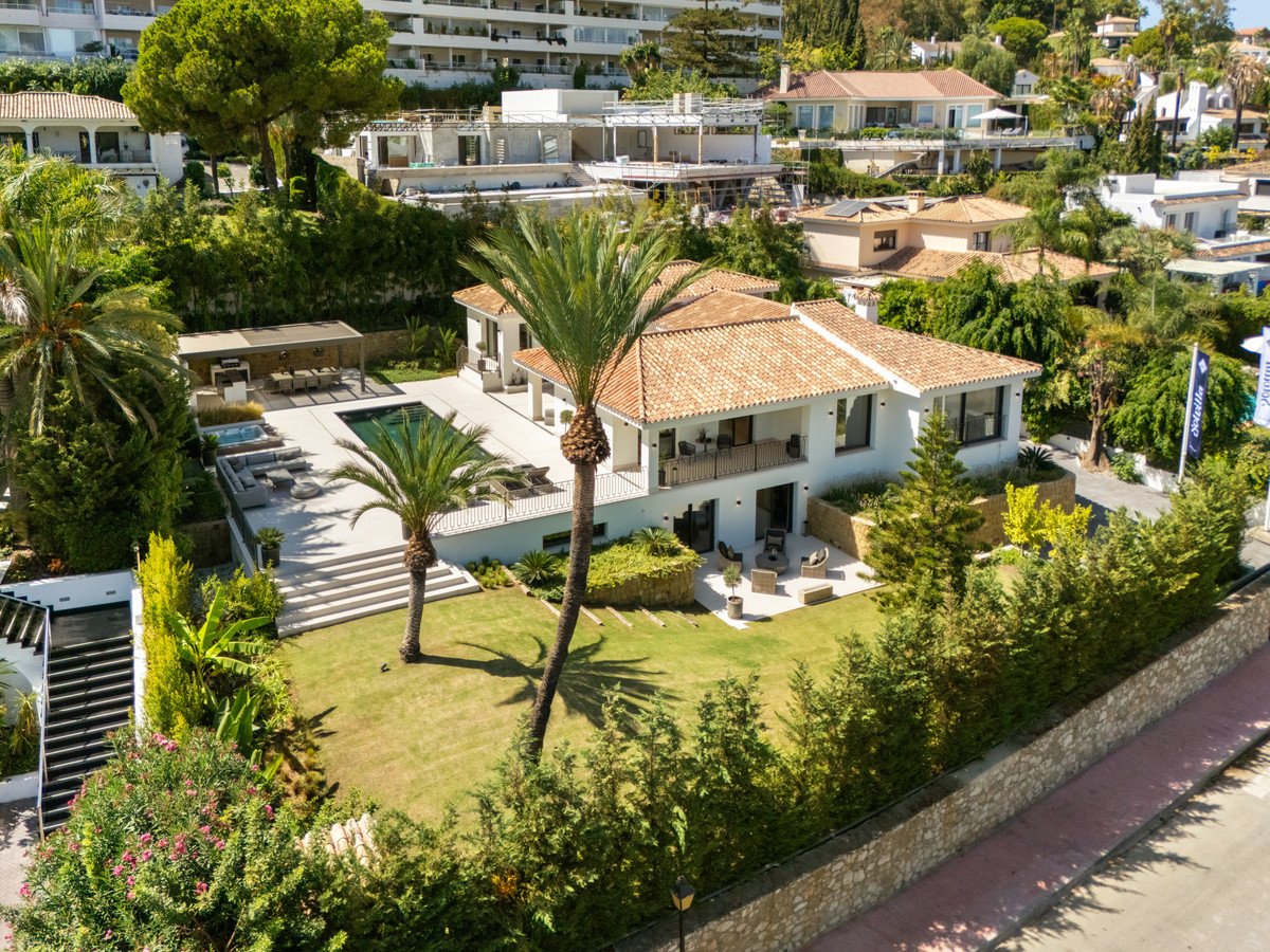 5 Bed Detached Villa in Nueva Andalucía