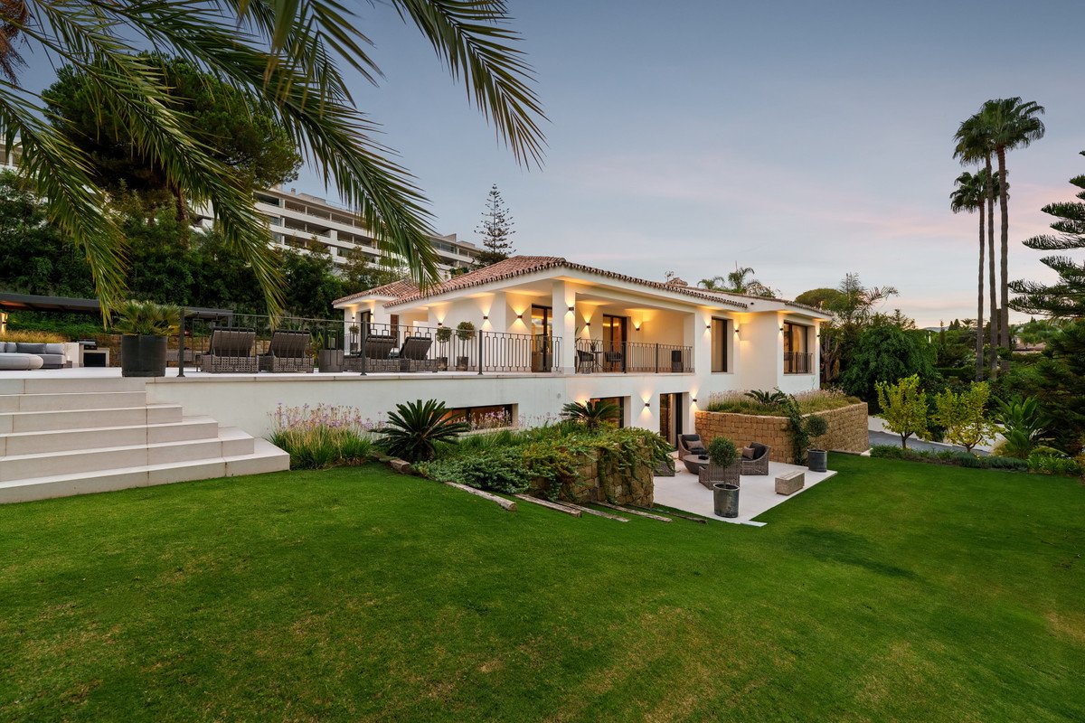 5 Bed Detached Villa in Nueva Andalucía