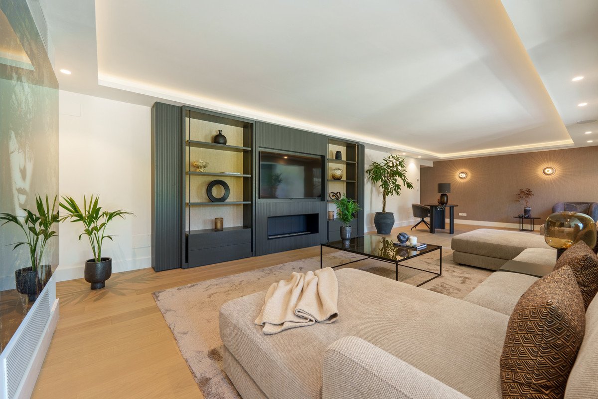 5 Bed Detached Villa in Nueva Andalucía