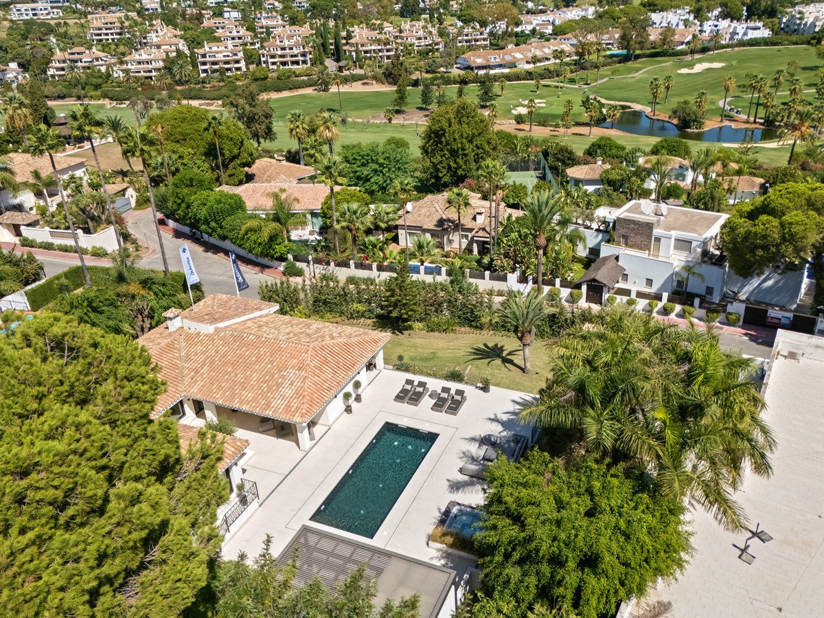 5 Bed Detached Villa in Nueva Andalucía