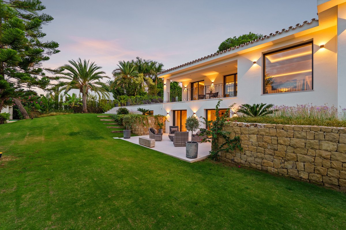5 Bed Detached Villa in Nueva Andalucía