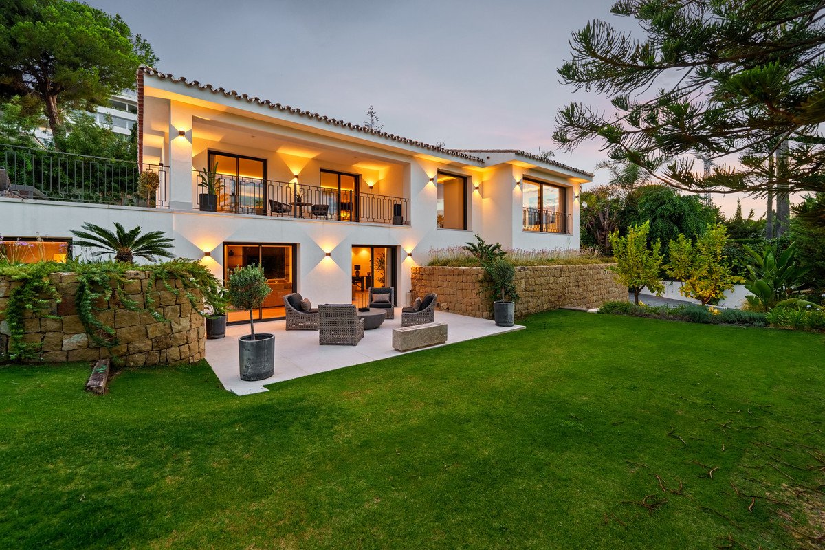 5 Bed Detached Villa in Nueva Andalucía