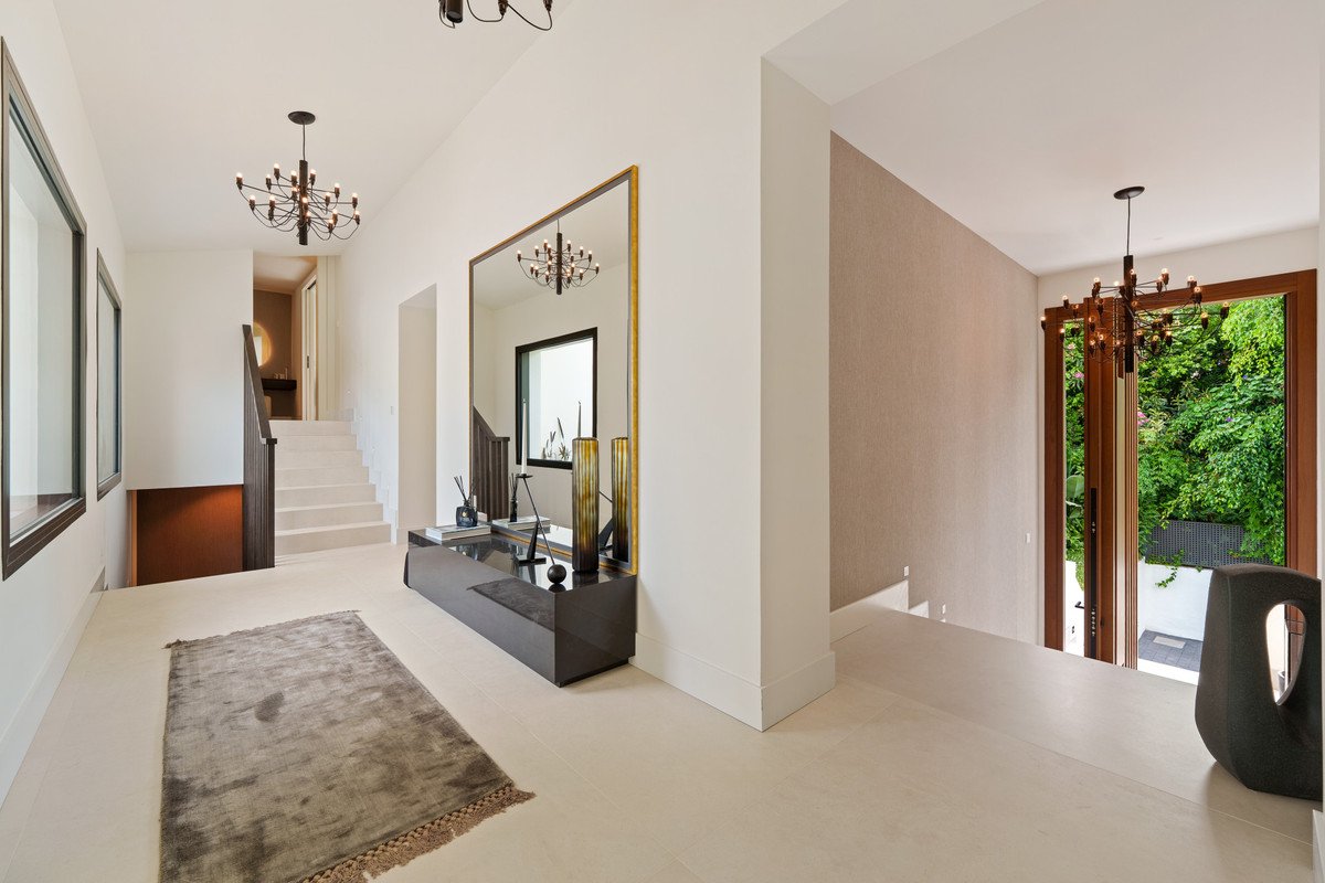 5 Bed Detached Villa in Nueva Andalucía