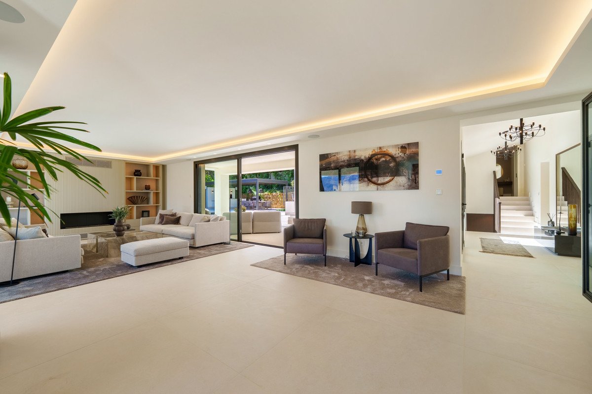 5 Bed Detached Villa in Nueva Andalucía