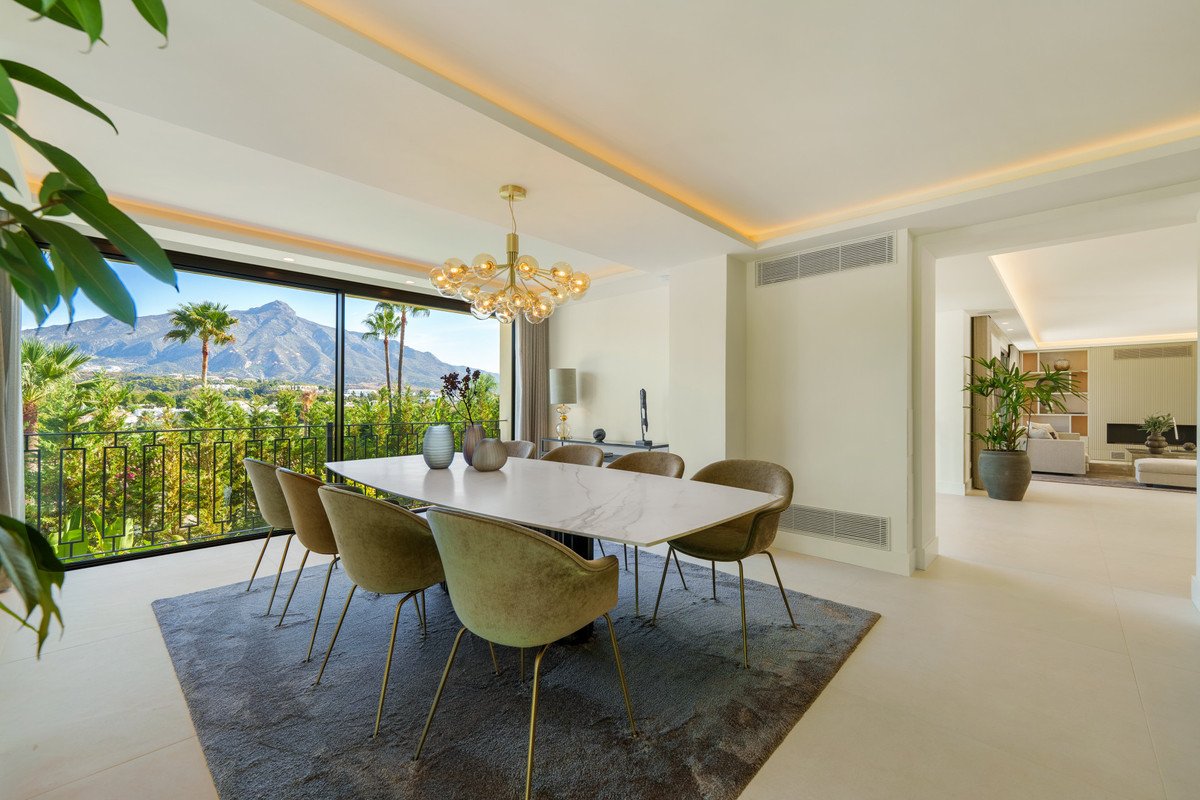 5 Bed Detached Villa in Nueva Andalucía
