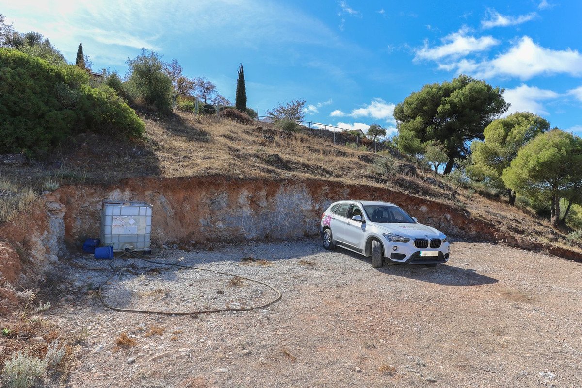 Land in Guaro